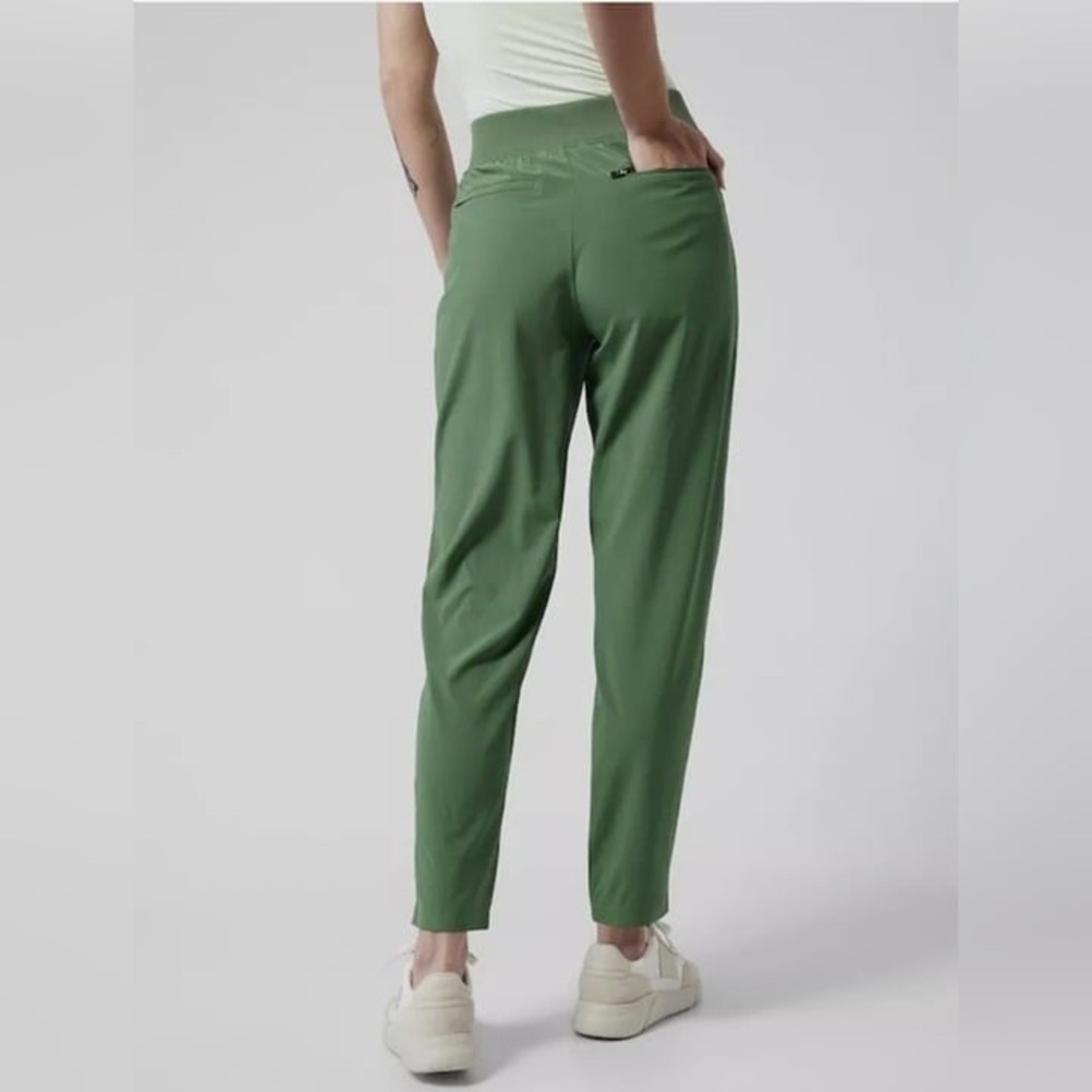 New with Tags Athleta Brooklyn Ankle Pant 6 Tall, color: Vineyard Green, Cute!